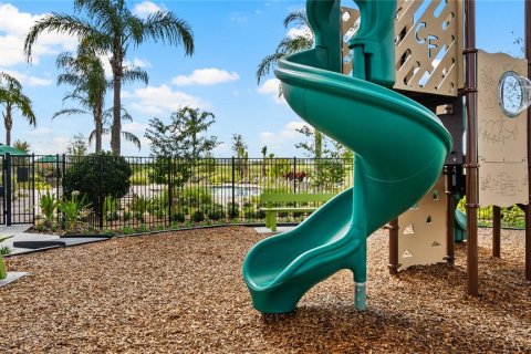 House in Apopka, Florida 4 bedrooms, 298.77 sq.m. № 1665650 - photo 23