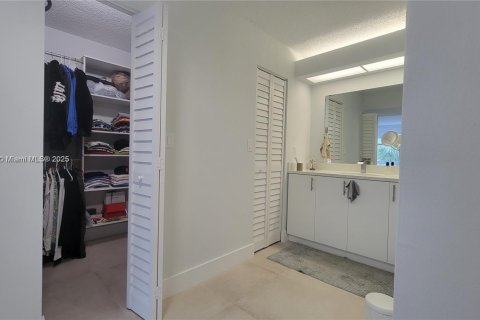 Copropriété à vendre à Miami, Floride: 3 chambres, 153.47 m2 № 1859094 - photo 27