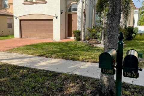 House in Miramar, Florida 4 bedrooms, 285.86 sq.m. № 1081539 - photo 1