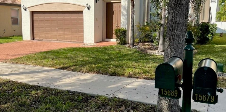House in Miramar, Florida 4 bedrooms, 285.86 sq.m. № 1081539