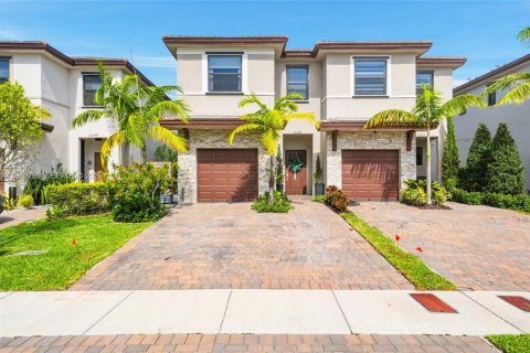 Townhouse in Homestead, Florida 3 bedrooms, 153.38 sq.m. № 2087971
