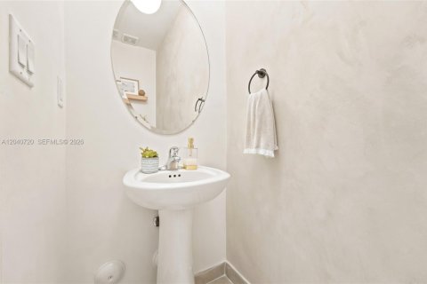 Townhouse in Homestead, Florida 3 bedrooms, 153.38 sq.m. № 2087971 - photo 10