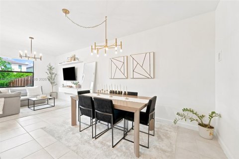 Townhouse in Homestead, Florida 3 bedrooms, 153.38 sq.m. № 2087971 - photo 13
