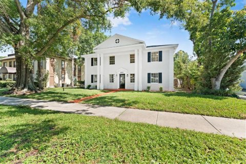 Commercial property in Tampa, Florida 319.96 sq.m. № 1806806 - photo 1