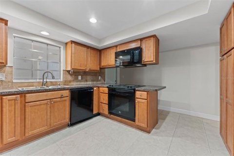 Commercial property in Tampa, Florida 319.96 sq.m. № 1806806 - photo 10