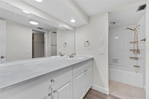 Commercial property in Tampa, Florida 319.96 sq.m. № 1806806 - photo 20