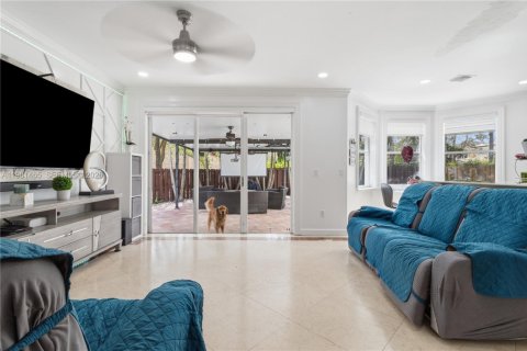 Купить виллу или дом в Хомстед, Флорида 5 спален, 232.35м2, № 2043501 - фото 12