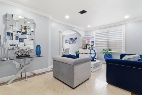 Купить виллу или дом в Хомстед, Флорида 5 спален, 232.35м2, № 2043501 - фото 5