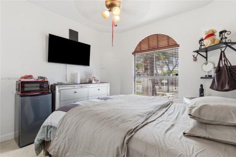 Купить виллу или дом в Хомстед, Флорида 5 спален, 232.35м2, № 2043501 - фото 15