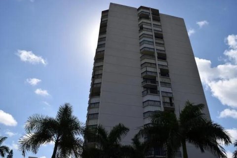 Estudio en el Condominio en West Palm Beach, Florida  № 2268500