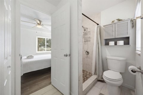 House in Saint Petersburg, Florida 3 bedrooms, 83.98 sq.m. № 2236075 - photo 12