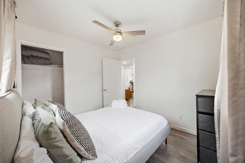 House in Saint Petersburg, Florida 3 bedrooms, 83.98 sq.m. № 2236075 - photo 10