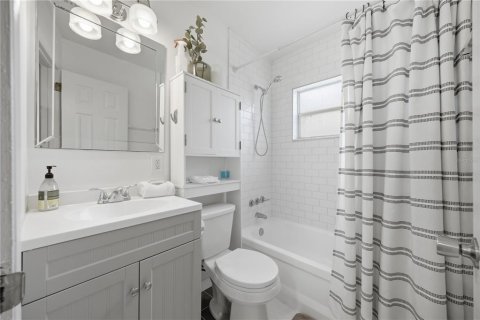 House in Saint Petersburg, Florida 3 bedrooms, 83.98 sq.m. № 2236075 - photo 15