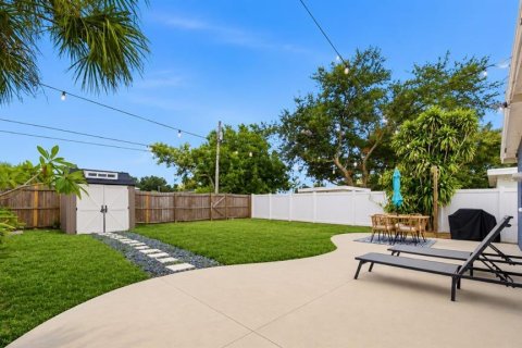 House in Saint Petersburg, Florida 3 bedrooms, 83.98 sq.m. № 2236075 - photo 17