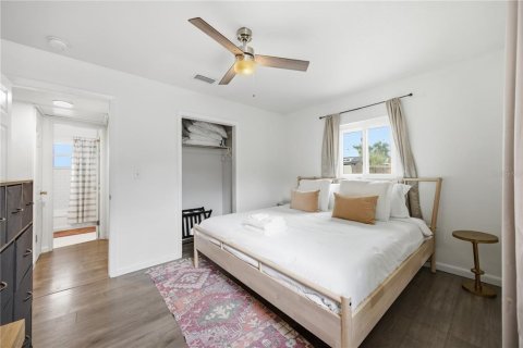 House in Saint Petersburg, Florida 3 bedrooms, 83.98 sq.m. № 2236075 - photo 9