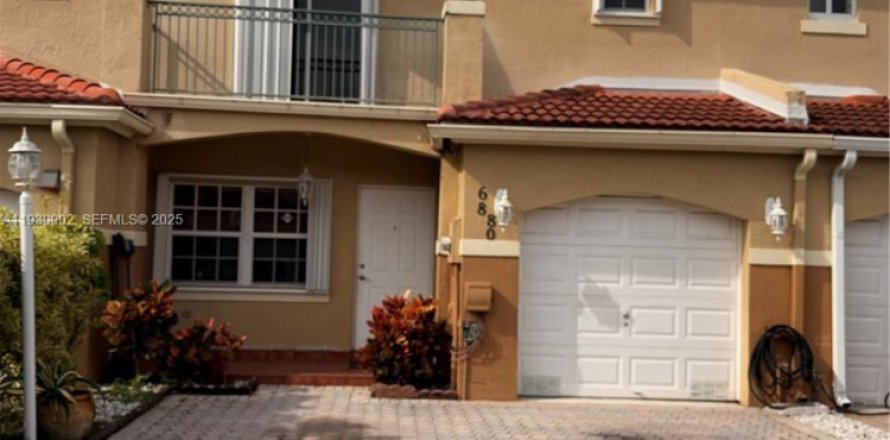 Таунхаус в Майами, Флорида 3 спальни № 1990491