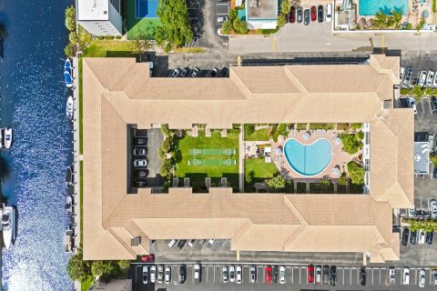 Condominio en venta en Lauderdale-by-the-Sea, Florida, 2 dormitorios, 85.47 m2 № 1076874 - foto 1