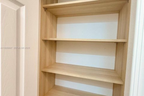 Купить кондоминиум в Порт-Сент-Луси, Флорида 3 спальни, 165.46м2, № 1985808 - фото 21