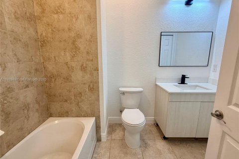 Купить кондоминиум в Порт-Сент-Луси, Флорида 3 спальни, 165.46м2, № 1985808 - фото 22