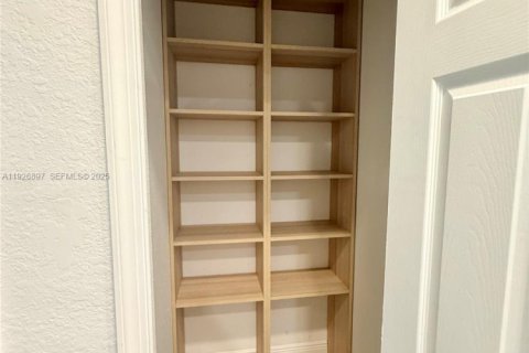 Купить кондоминиум в Порт-Сент-Луси, Флорида 3 спальни, 165.46м2, № 1985808 - фото 25