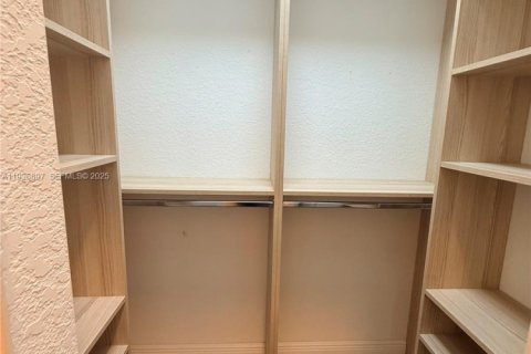 Купить кондоминиум в Порт-Сент-Луси, Флорида 3 спальни, 165.46м2, № 1985808 - фото 10