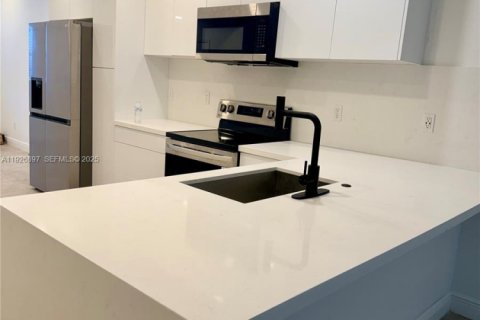 Купить кондоминиум в Порт-Сент-Луси, Флорида 3 спальни, 165.46м2, № 1985808 - фото 5