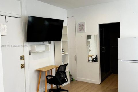 Condominio en venta en Miami Beach, Florida, 26.94 m2 № 1730021 - foto 6