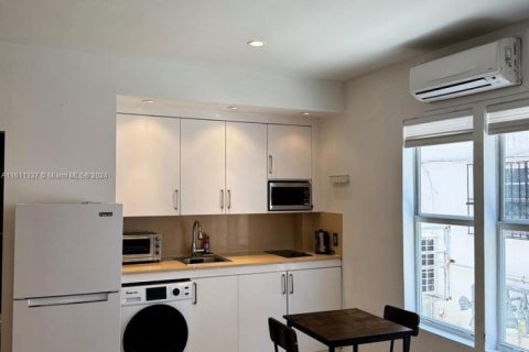Condominio en venta en Miami Beach, Florida, 26.94 m2 № 1730021 - foto 3