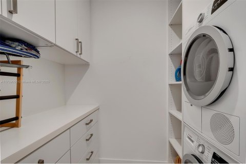 Condominio en alquiler en Miami Beach, Florida, 2 dormitorios, 137.5 m2 № 1487326 - foto 10
