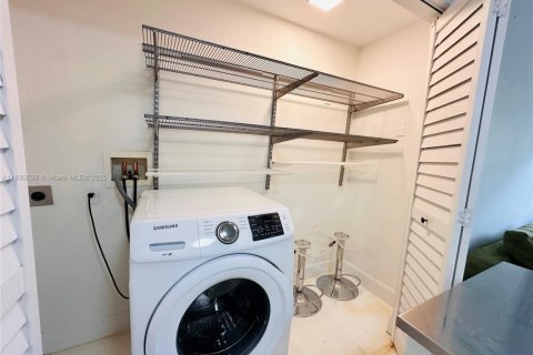 Condo in Miami Beach, Florida, 1 bedroom  № 1814123 - photo 9