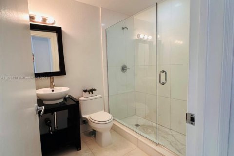 Condo in Miami Beach, Florida, 1 bedroom  № 1814123 - photo 21