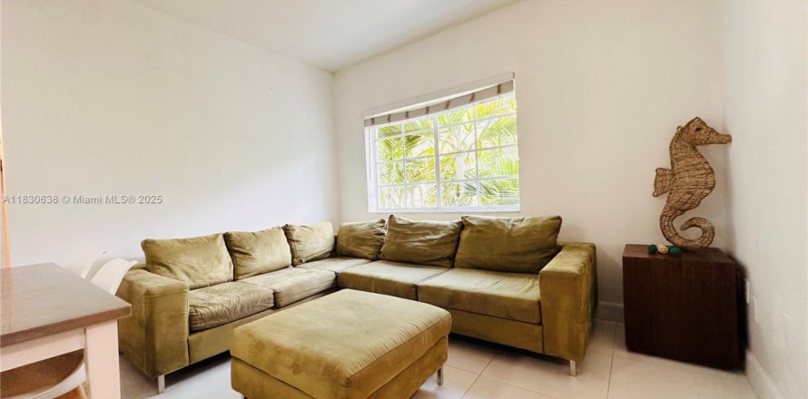 Condo in Miami Beach, Florida, 1 bedroom  № 1814123