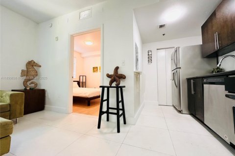 Condo in Miami Beach, Florida, 1 bedroom  № 1814123 - photo 15