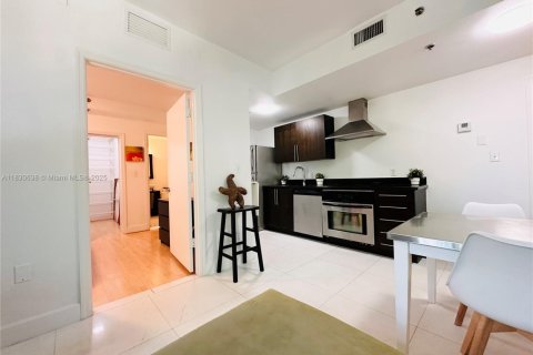 Condo in Miami Beach, Florida, 1 bedroom  № 1814123 - photo 17