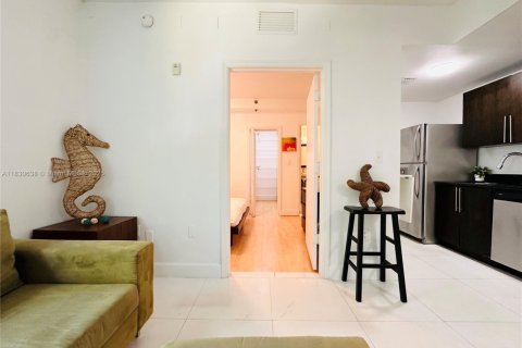 Condo in Miami Beach, Florida, 1 bedroom  № 1814123 - photo 16