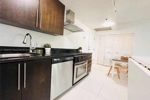 Condo in Miami Beach, Florida, 1 bedroom  № 1814123 - photo 13