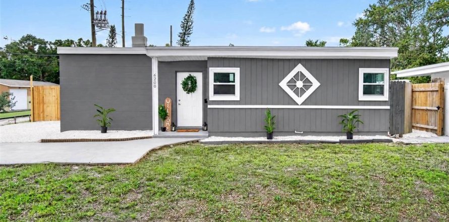 Villa ou maison à Saint Petersburg, Floride 3 chambres, 101.45 m2 № 2395538