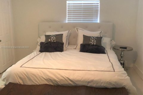 Снять в аренду виллу или дом в Холливуд, Флорида 3 спальни, 137.5м2, № 1951115 - фото 6