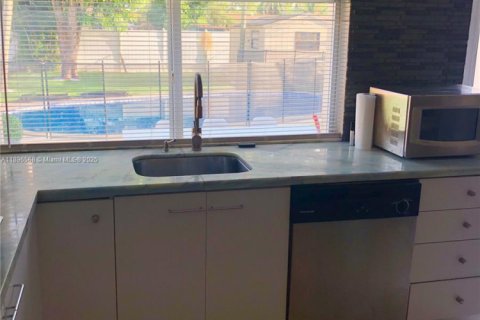 Снять в аренду виллу или дом в Холливуд, Флорида 3 спальни, 137.5м2, № 1951115 - фото 5