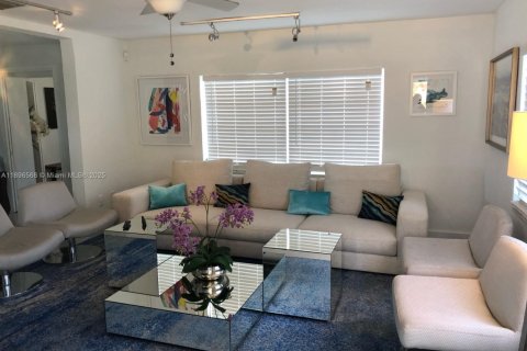 Снять в аренду виллу или дом в Холливуд, Флорида 3 спальни, 137.5м2, № 1951115 - фото 3