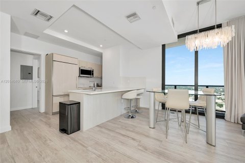 Copropriété à louer à Miami, Floride: 2 chambres, 97.45 m2 № 2076040 - photo 2