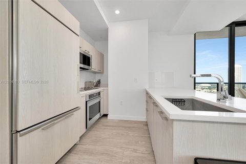 Copropriété à louer à Miami, Floride: 2 chambres, 97.45 m2 № 2076040 - photo 3