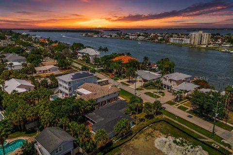 Casa en venta en Clearwater, Florida, 3 dormitorios, 164.62 m2 № 2217969 - foto 2