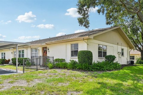 Condo in Sun City Center, Florida, 2 bedrooms  № 1844404 - photo 1