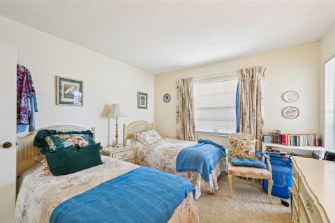 Condo in Sun City Center, Florida, 2 bedrooms  № 1844404 - photo 15