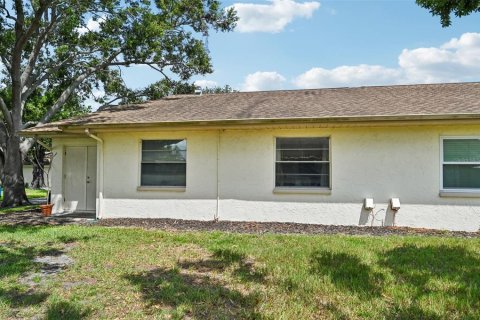 Condo in Sun City Center, Florida, 2 bedrooms  № 1844404 - photo 24