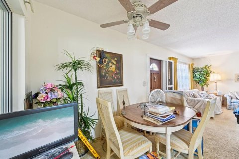 Condo in Sun City Center, Florida, 2 bedrooms  № 1844404 - photo 6