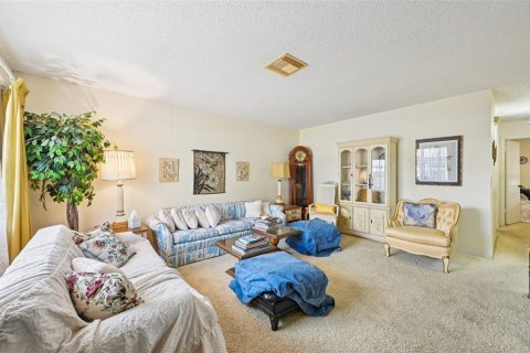 Condo in Sun City Center, Florida, 2 bedrooms  № 1844404 - photo 3