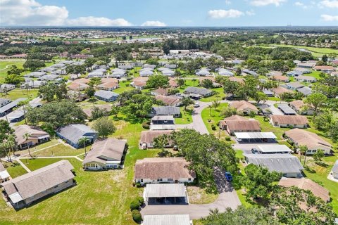 Condo in Sun City Center, Florida, 2 bedrooms  № 1844404 - photo 25