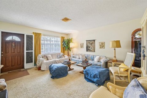 Condo in Sun City Center, Florida, 2 bedrooms  № 1844404 - photo 4